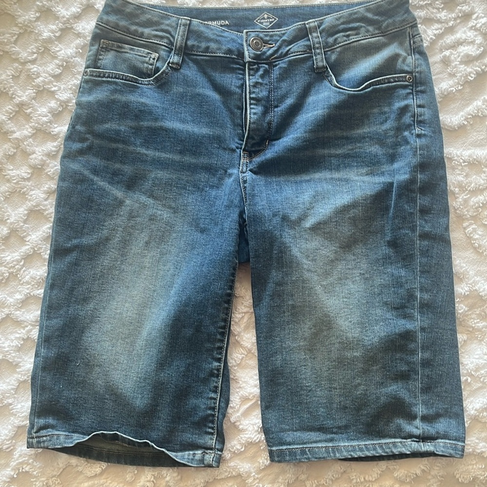 Women’s Bermuda shorts